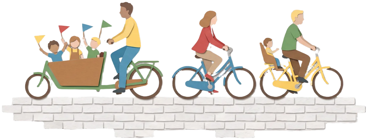 Een ouder fietst met een bakfiets vol vrolijke kinderen met vlaggetjes; twee andere ouders fietsen erachteraan.